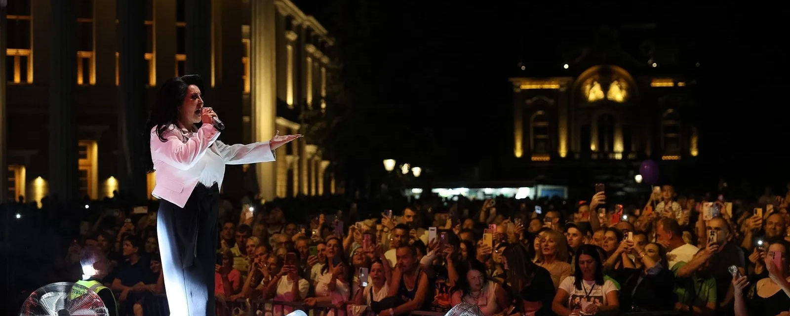 Subotica in our hearts: Dragana Mirković’s unforgettable spectacle on the packed main square